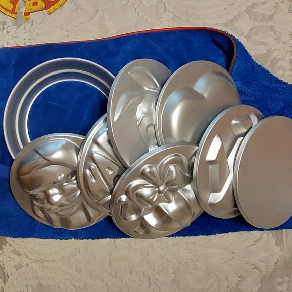 Multi-Event Cake Pan Set with 7 inserts - WIlton - Picture 2 of 14